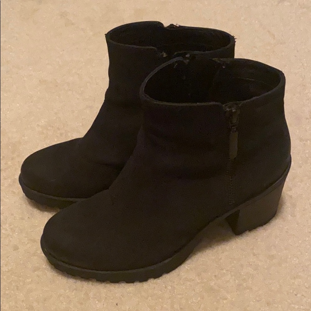 Leather heeled boots in black